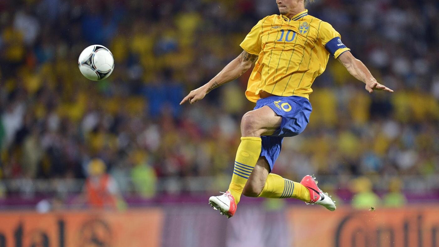 A Berlino la Germania ospita la Svezia. Si sfidano due grandi bomber Klose e Ibrahimovic. Entrambe le squadre sono a punteggio pieno, vincere è fondamentale.