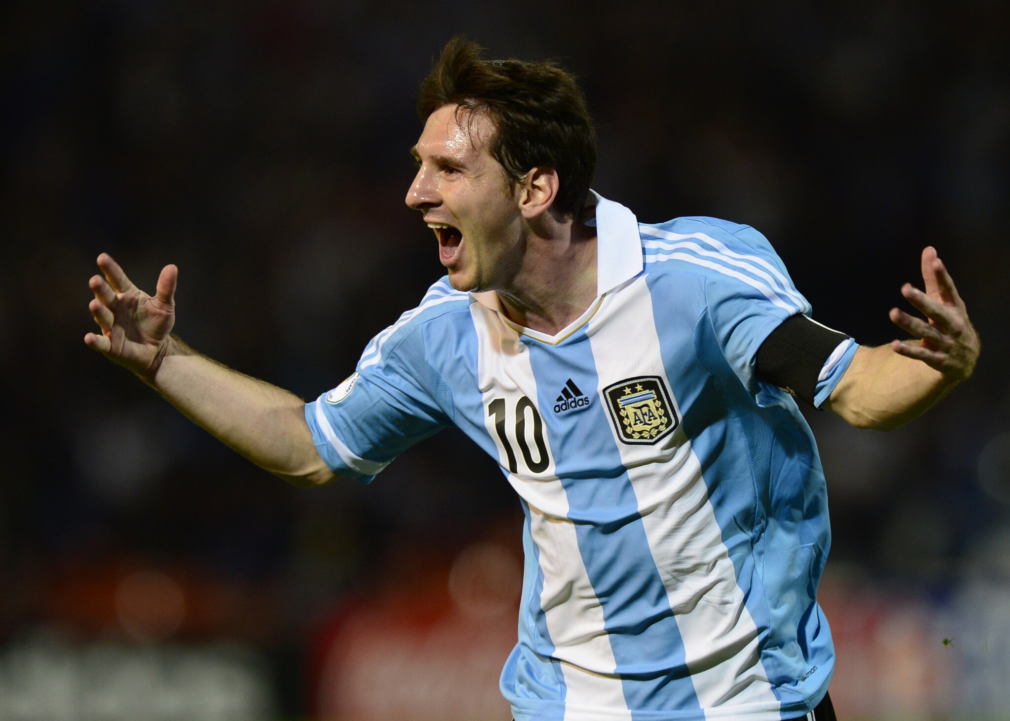 In Argentina-Uruguay Leo Messi con una meravigliosa ha superato Muslera. L'attaccante del Barcellona ha confessato di essersi ispirato ad Andrea Pirlo.
