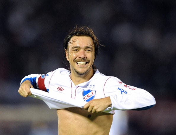 l'uruguaiano in una bella intervista dice che l'inter deve ridare il titolo 2006 ai bianconeri