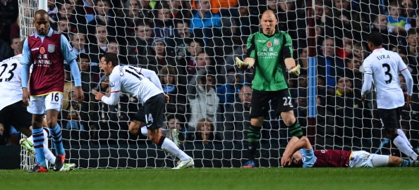 In rimonta il Manchester United batte 3-2 l'Aston Villa. L'Arsenal e il Fulham pareggiano 3-3. Domani Chelsea e Manchester City Liverpool e Tottenham.