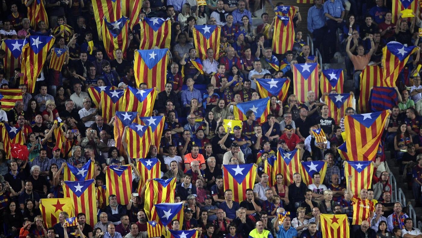 il sindaco della città catalana dice che messi e compagni potrebbero giocare in Francia.