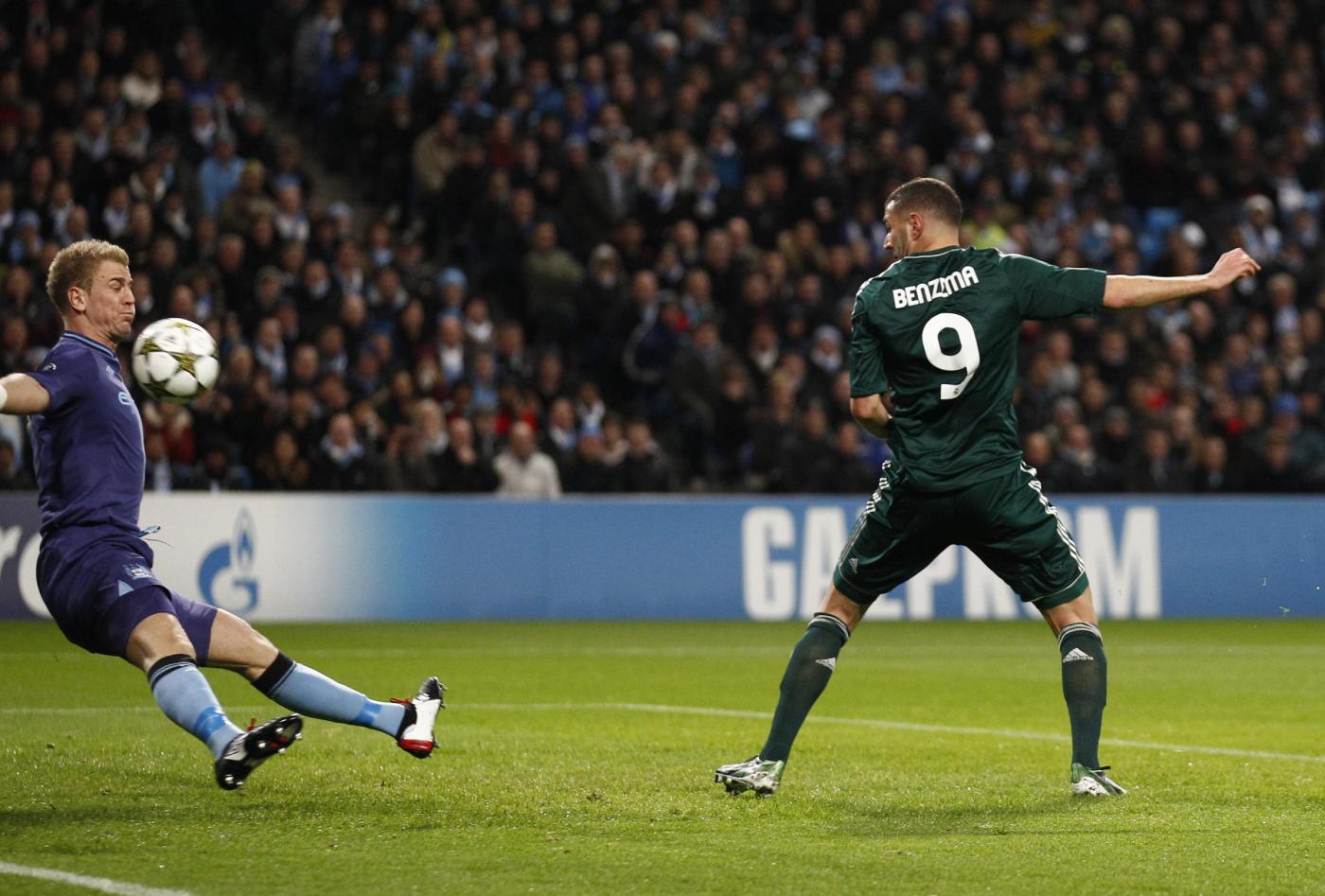 I 'Blues' hanno il problema del gol. A gennaio il Chelsea prenderà un grande attaccante. Abramovich vuole Falcao, ma il colombiano per ora non si muove. I campioni d'Europa ora puntano su Benzema.
