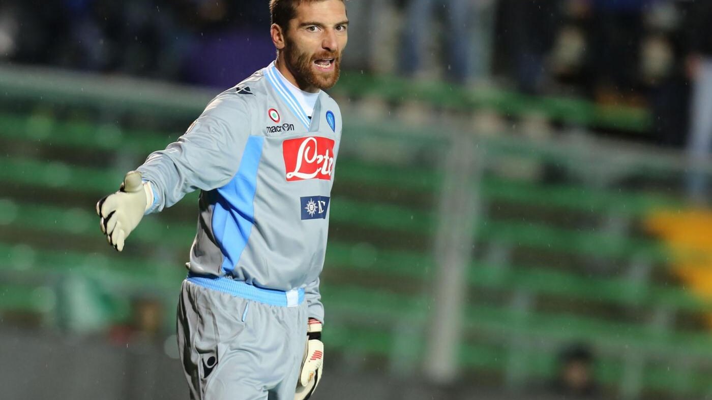 Il procuratore federale dovrà capire se il portiere del Napoli ha colpito realmente uno schiaffo un raccattapalle dell'Atalanta.
