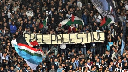 lo striscione dei tifosi della lazio