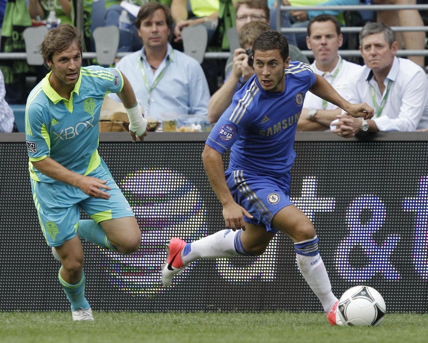 Roberto Di Matteo questa sera potrebbe giocare senza punte. Hazard potrebbe essere il 'falso nueve' dei 'Blues'. Mata, Oscar e Moses dovrebbe giocare alle spalle del belga.