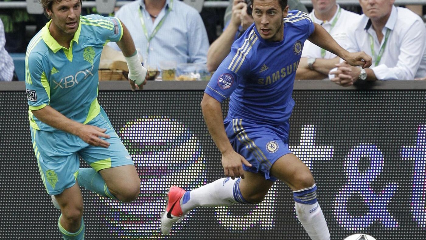 Roberto Di Matteo questa sera potrebbe giocare senza punte. Hazard potrebbe essere il 'falso nueve' dei 'Blues'. Mata, Oscar e Moses dovrebbe giocare alle spalle del belga.