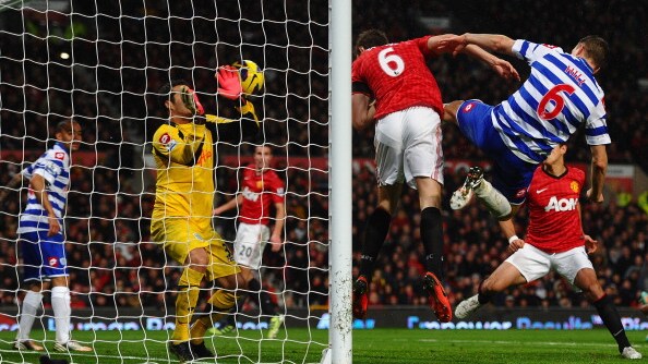 Il Manchester United ha vinto 3-1 con il Qpr. L'Arsenal è stato bloccato sullo 0 a 0 dall'Aston Villa. Continua a vincere il West Bromwich. Domani Benitez sfiderà Mancini in Chelsea - Manchester City.