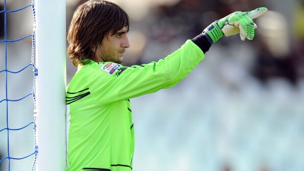 Perin, il portiere del Pescara schiera la barriera