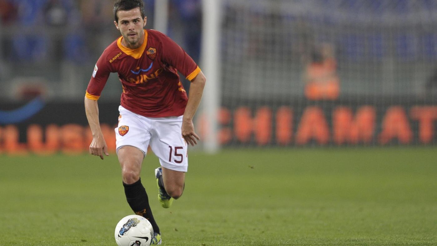 Il Barcellona avrebbe offerto alla Roma 15 milioni di euro per Miralem Pjanic. Il bosniaco, che non è indispensabile per Zeman, potrebbe essere l'erede di Xavi.