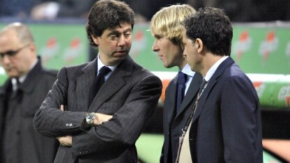 il presidente della juventus a bordo campo con pavel