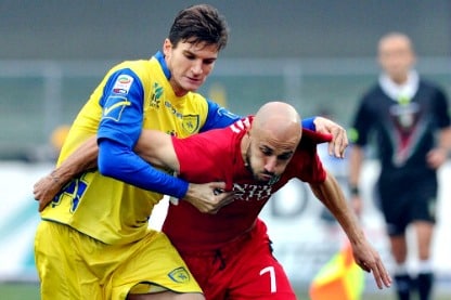 il difensore andreolli del chievo