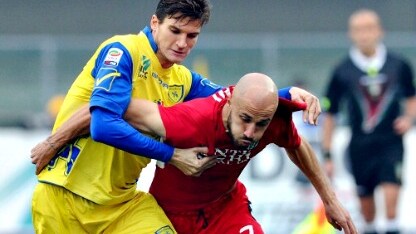 il difensore andreolli del chievo