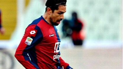marco borriello controlla palla