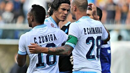 calciatori azzurri dopo il gol