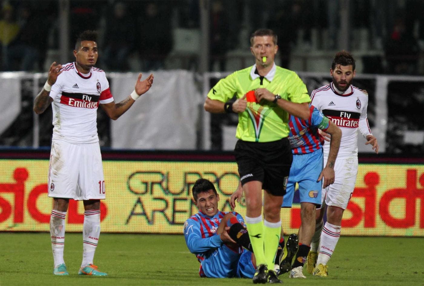 Il collaboratore tecnico di Rolando Maran, Giuseppe Irrera, è stato squalificato per due giornate per aver insultato l'arbitro di Catania-Milan. Un turno di squalifica per Giovinco, Samuel e Boateng.