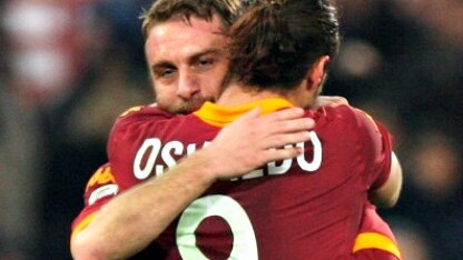 de rossi abbraccia osvaldo