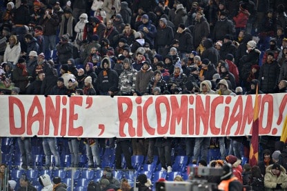 lo striscione in favore di de rossi