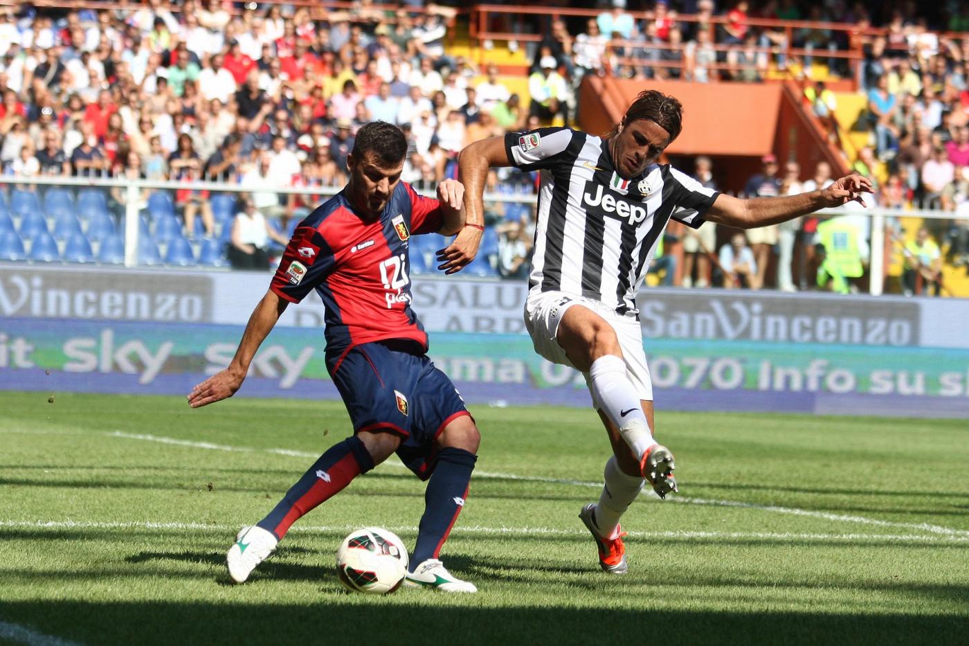 Infortunio per Bovo, il difensore del Genoa tornerà in campo nel 2013