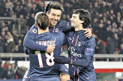 pastore abbraccia lavezzi