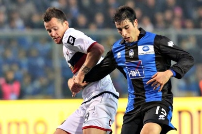 il difensore dell'atalanta in azione