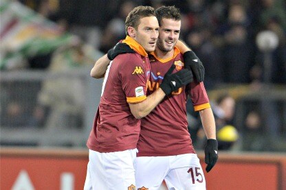 pjanic accanto a totti