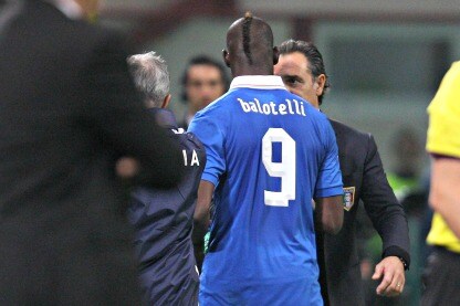 balotelli accanto al ct prandelli