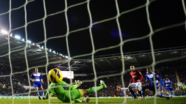 Il City ha pareggiato 1-1 con l'Everton. Benitez è già nei guai. Con lui i 'Blues' hanno fatto due punti in tre partite. Oggi il Chelsea è stato battuto dal West Ham. Perdono anche Arsenal e West Bromwich.