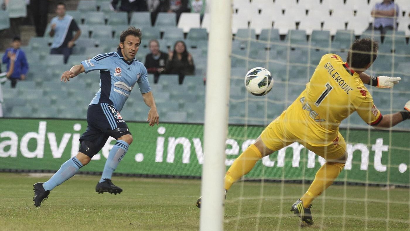 Con un gol di Brett Emerton all'89' il Sydney vince il quarto match stagionale e lascia l'ultimo posto dell'A-League.
