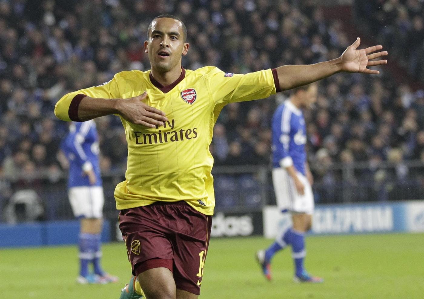 Walcott, che sembrava ad un passo dal Liverpool, potrebbe passare al Manchester United. Wenger vuole in cambio il portoghese Nani.