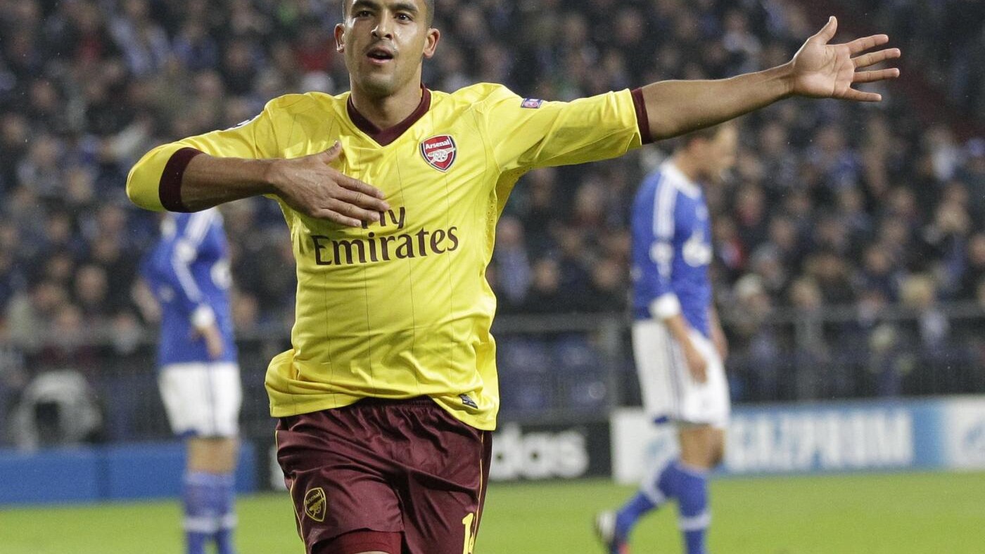 Walcott, che sembrava ad un passo dal Liverpool, potrebbe passare al Manchester United. Wenger vuole in cambio il portoghese Nani.