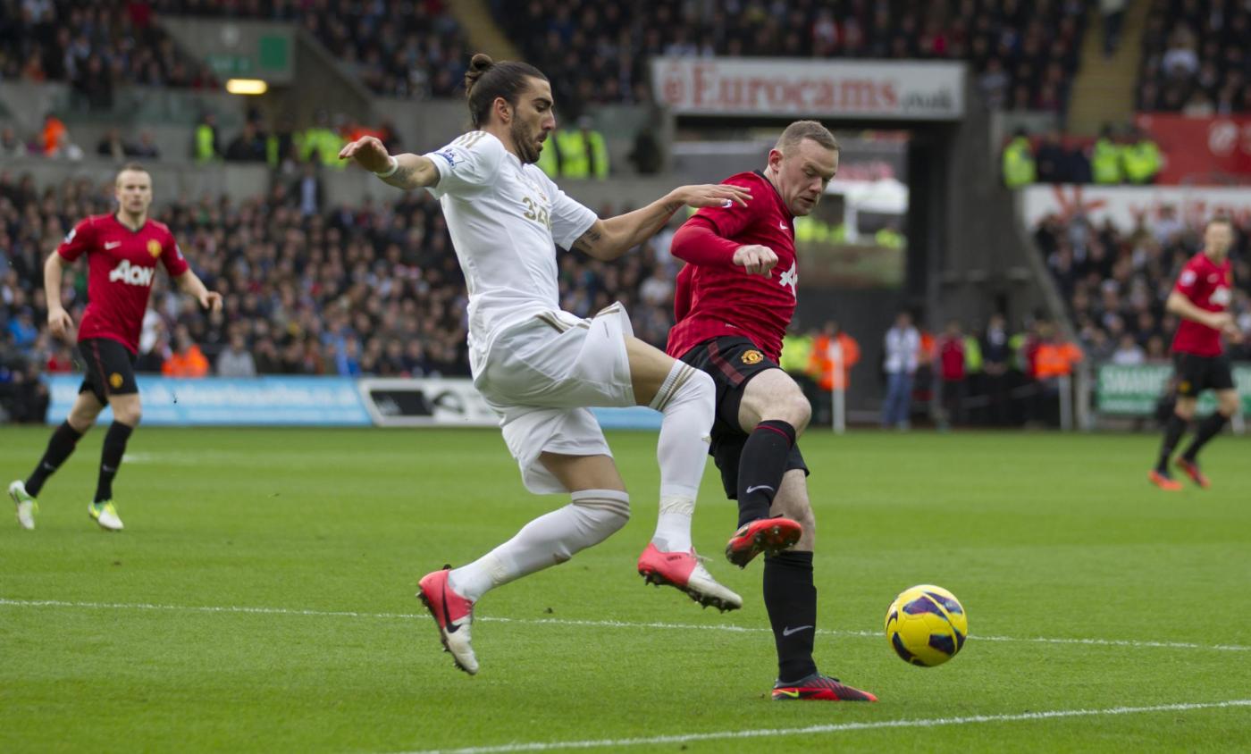 Wayne Rooney salterà tre partite di Premier League e il primo match di Fa Cup per colpa di un problema al legamento esterno del ginocchio.