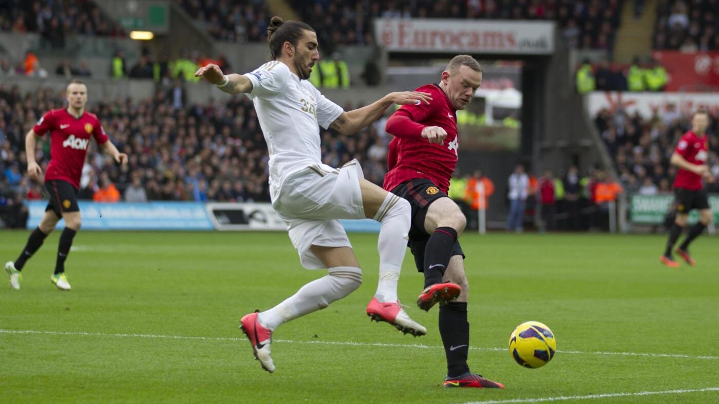 Wayne Rooney salterà tre partite di Premier League e il primo match di Fa Cup per colpa di un problema al legamento esterno del ginocchio.