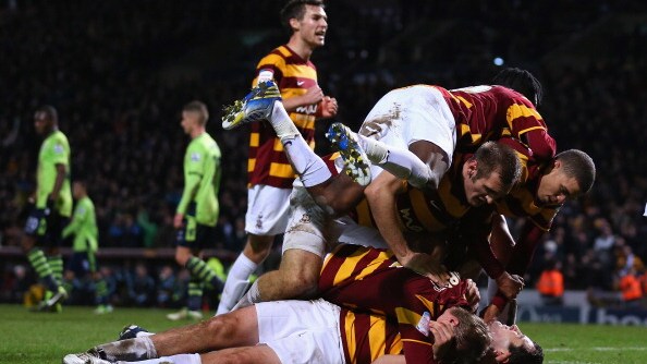 Il Bradford, squadra di 4a divisione inglese, ha vinto per 3 – 1 la semifinale d’andata di Coppa di Lega contro l’Aston Villa. Hanno deciso I gol di Wells (al 19’), McArdle (77’) e McHugh (89’)