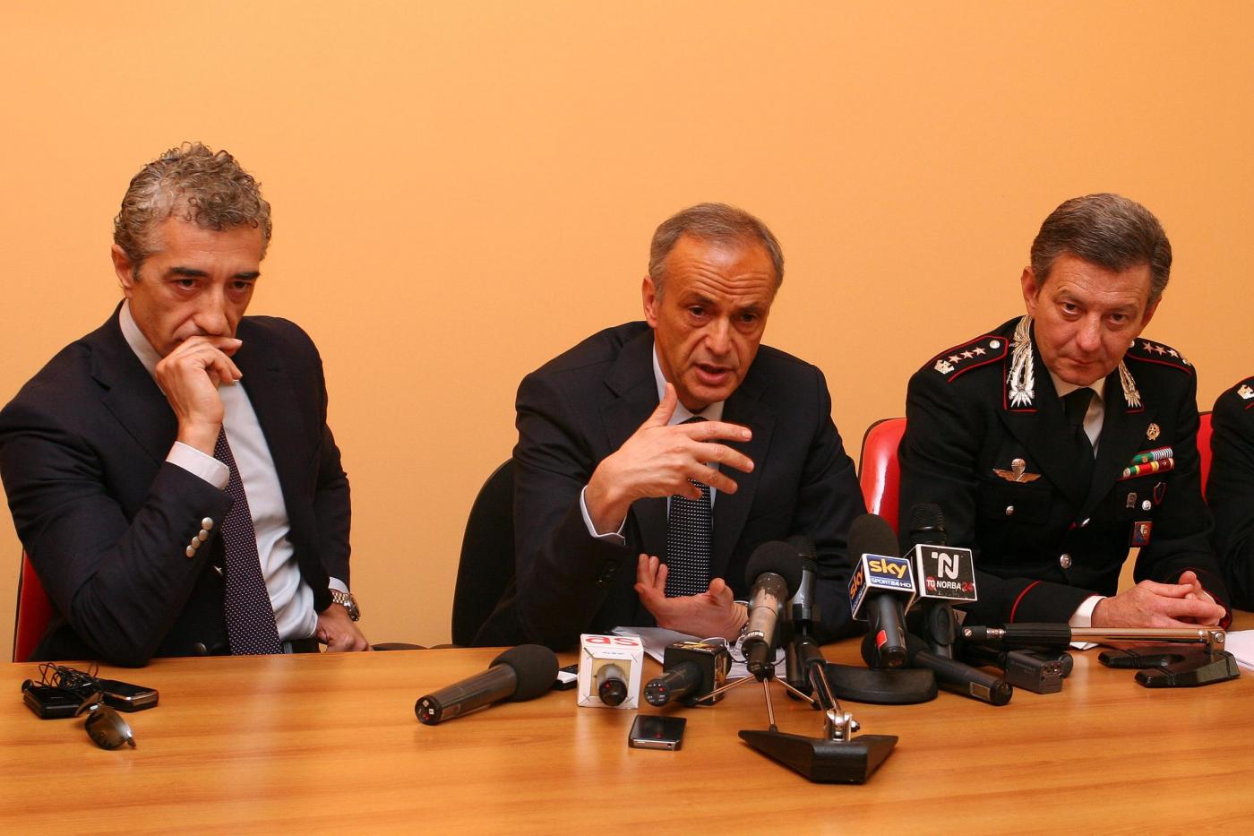 La procura di Bari nei prossimi giorni notificherà a una ventina d'indagati l'avviso di conclusione delle indagini per frode sportiva in relazione alle presunte combine di Bari-Treviso del 2008 e Salernitana-Bari del 2009.