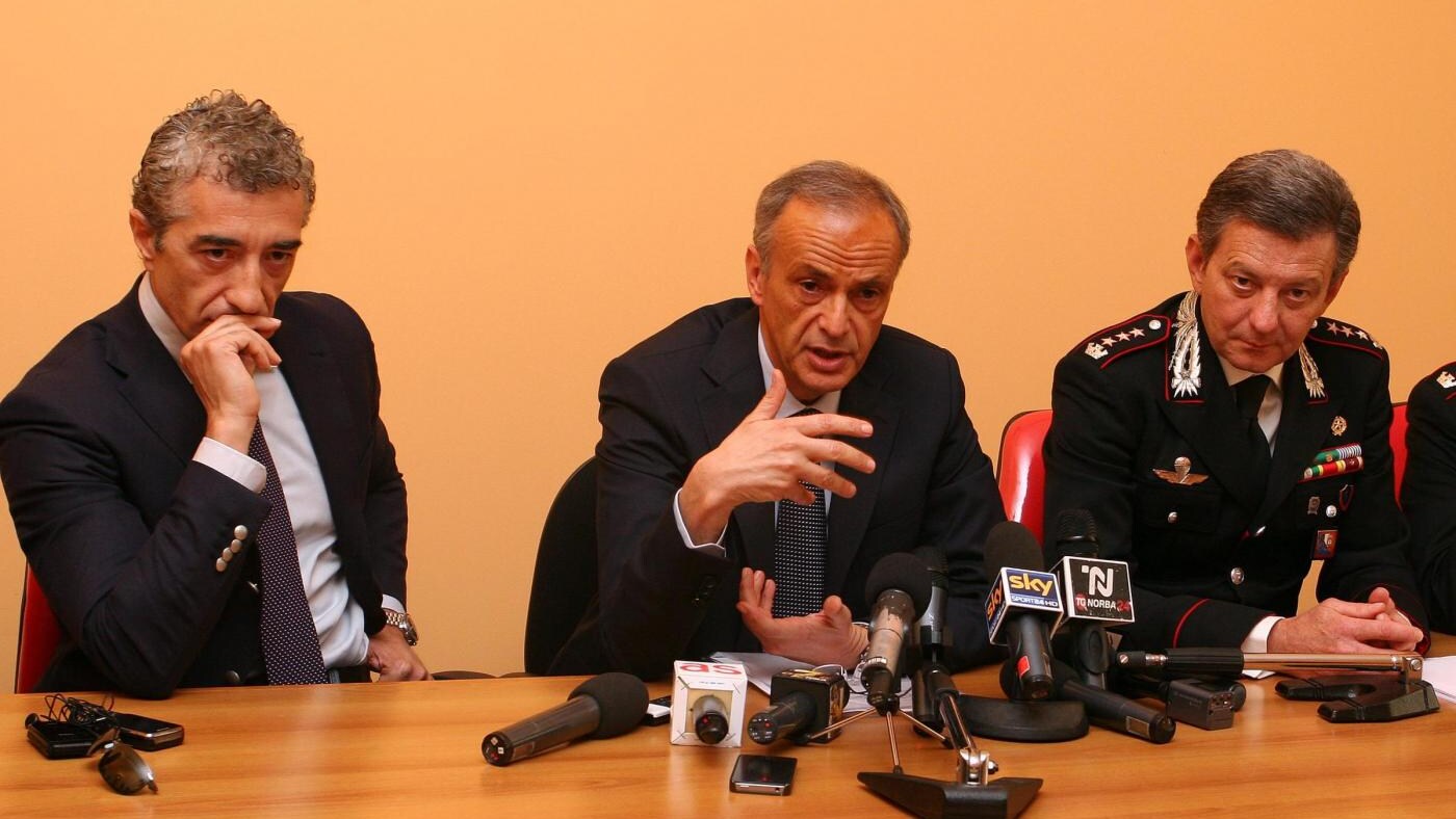 La procura di Bari nei prossimi giorni notificherà a una ventina d'indagati l'avviso di conclusione delle indagini per frode sportiva in relazione alle presunte combine di Bari-Treviso del 2008 e Salernitana-Bari del 2009.