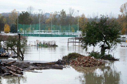 allagamento e smottamento del terreno di gioco