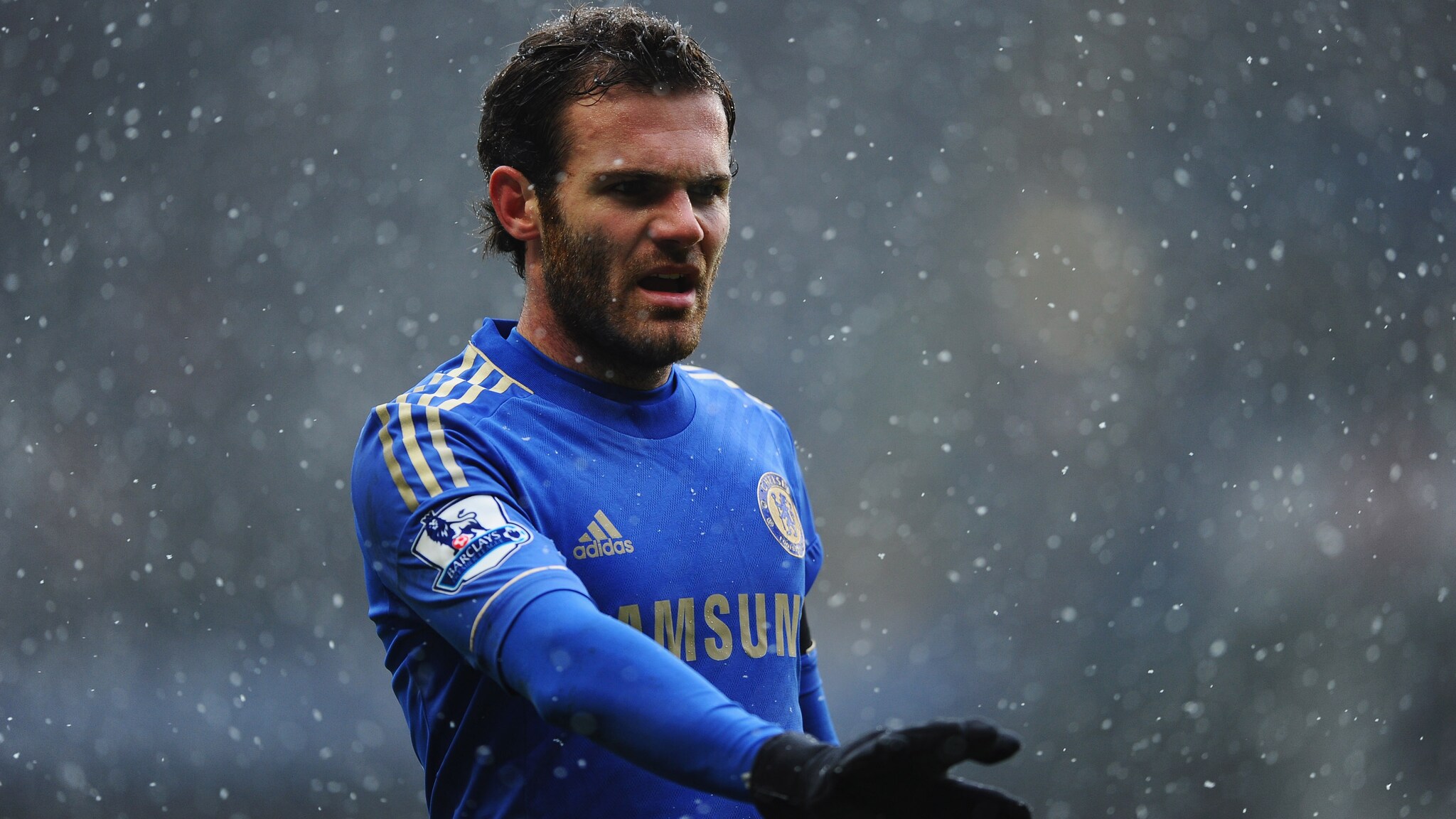 Nel derby di Londra, giocato sotto la neve, hanno segnato Mata (al 6'), Lampard (16') e Theo Walcott (59'). I 'Blues' restano al terzo posto.