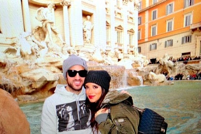 fabregas davanti alla Fontana di Trevi