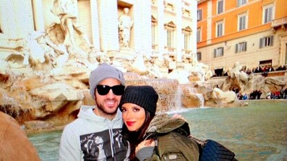 fabregas davanti alla Fontana di Trevi