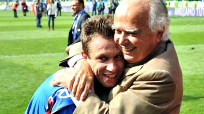 cassano abbracciato a Garrone