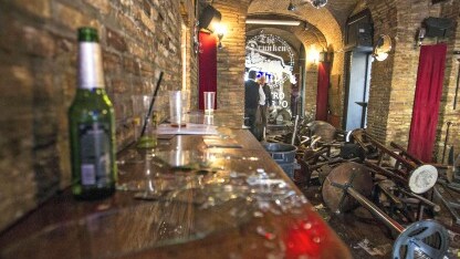 pub devastato a roma