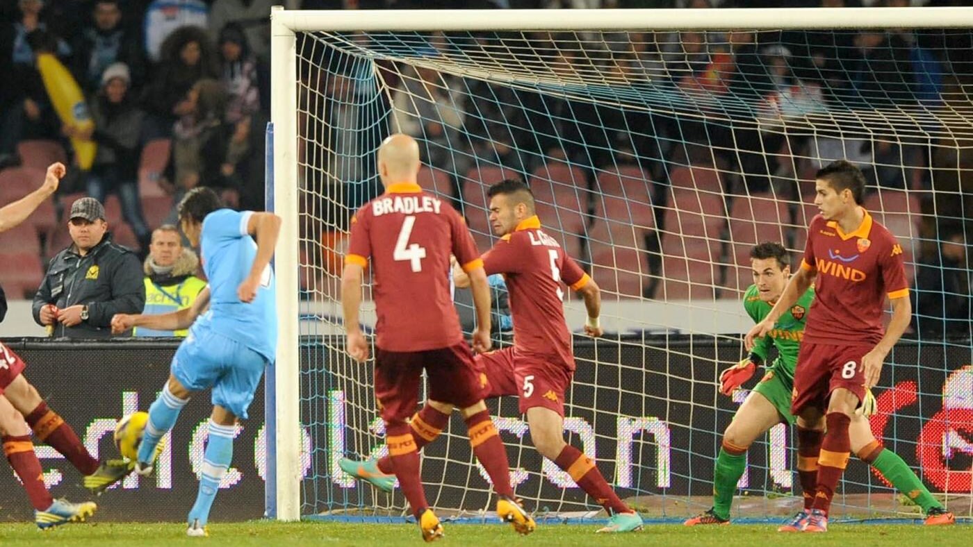 Il Napoli batte la Roma nel posticipo della 19a giornata e si porta al 3° posto. Grande protagonista del match Edinson Cavani, autore di una tripletta. La Roma ha realizzato il gol della bandiera con Osvaldo.