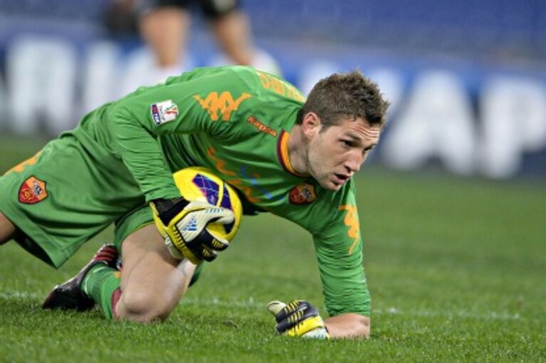 il portiere della roma a terra