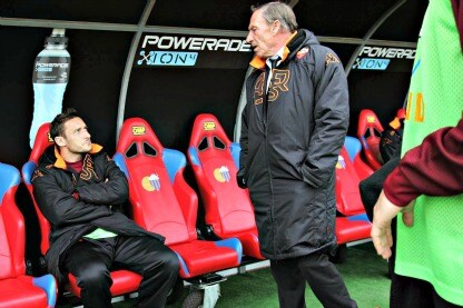 totti saluta zeman a bordo campo