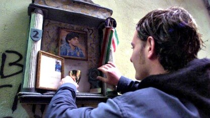 l'altare votivo per maradona