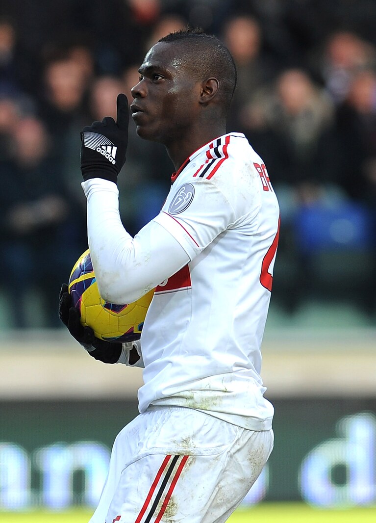 L'esultanza polemica di Balotelli dopo il rigore