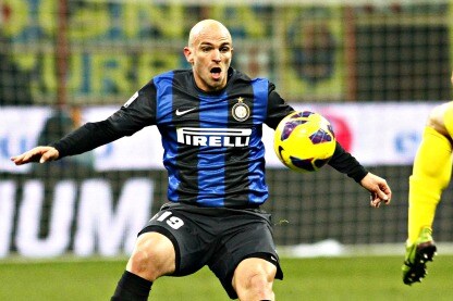 cambiasso in azione col chievo