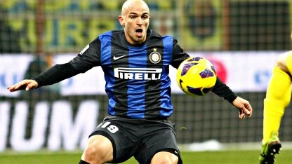cambiasso in azione col chievo