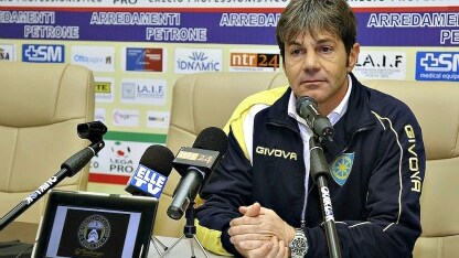 di costanzo esonerato dalla carrarese