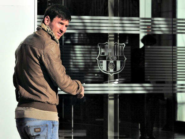 lionel messi va a firmare il rinnovo